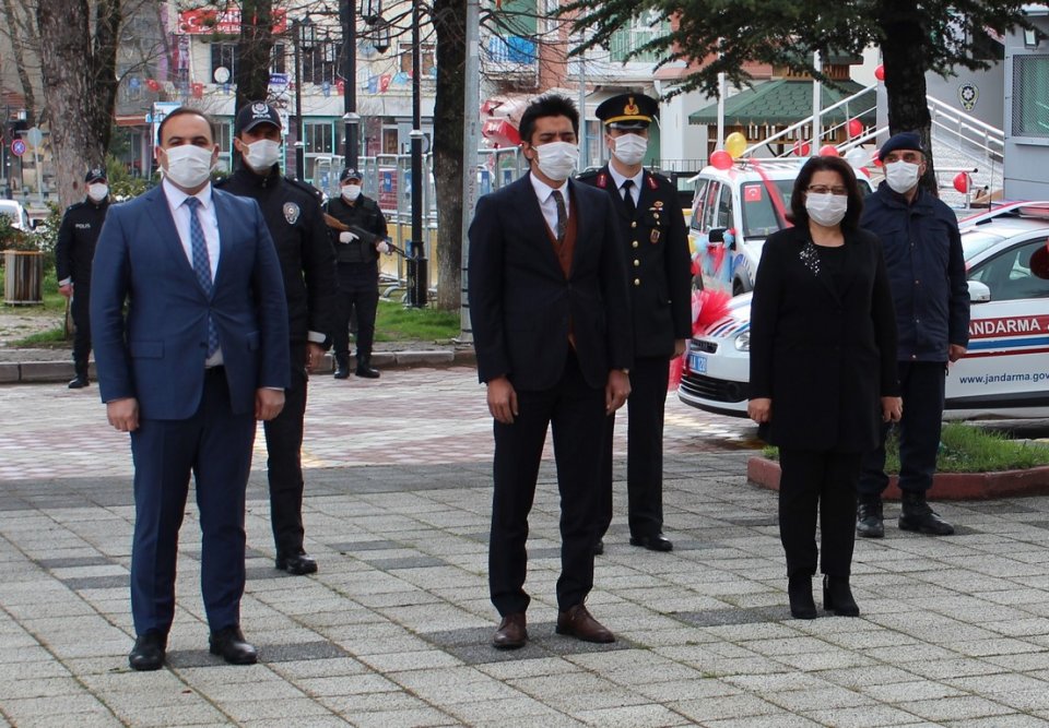 23 Nisan Ulusal Egemenlik Ve Çocuk Bayramı Çelenk Sunma Töreni