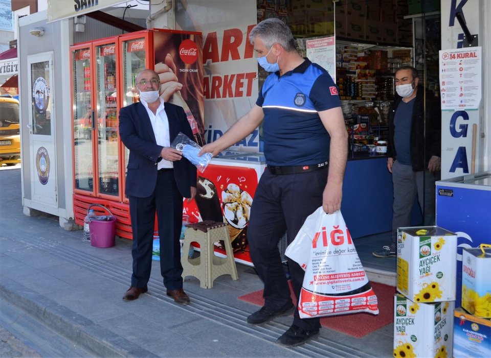 İlçe Esnafına Maske Dağıtımı