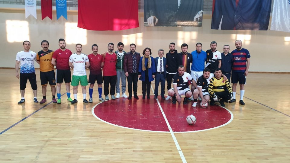 Başkan Özel Futsal Turnuvası Final Maçını İzledi