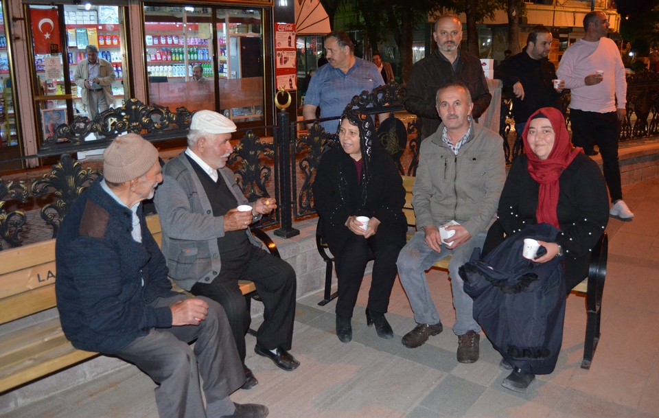 Ladik Belediyesi Kadir Gecesi’nde Halkla İç İçe