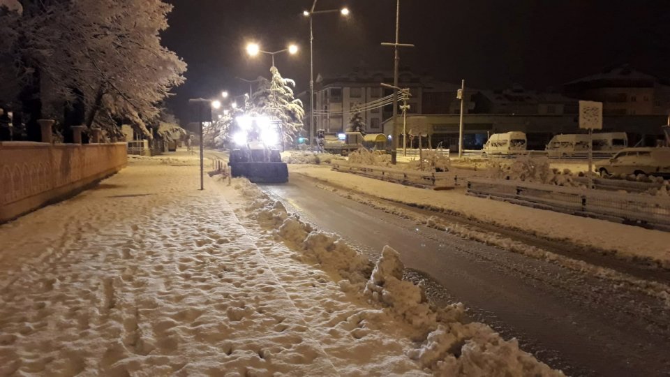 Belediye Ekipleri 7/24 Karla Mücadele Ediyor