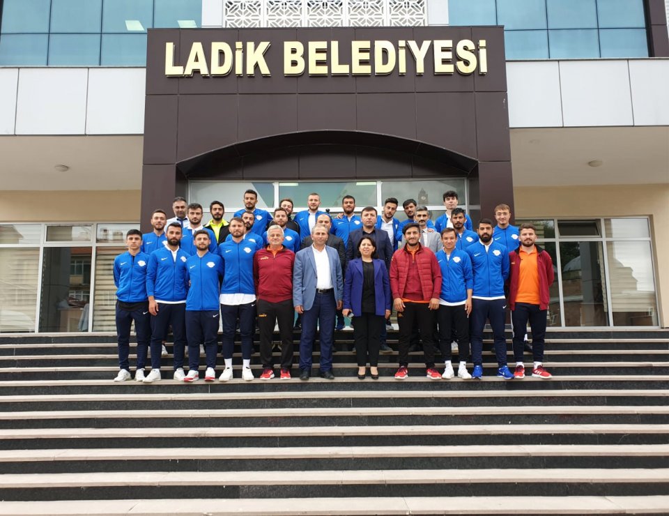 Ladik Belediyespor Sezonun İlk Maçı Öncesi Başkan Özel’i Ziyaret Etti