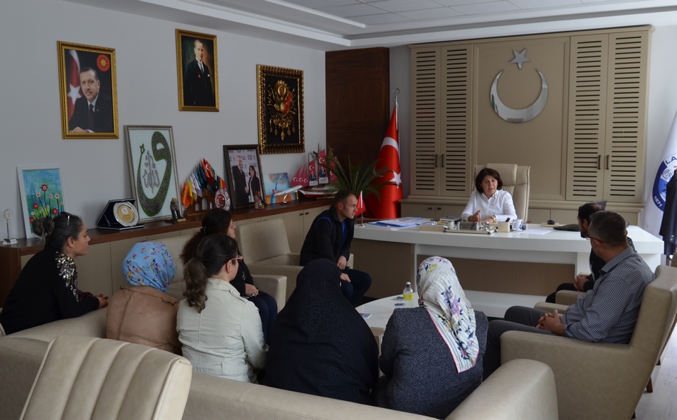 Taekwondo Takımı Antrenörü ve Velilerin Başkan Özel’e Hayırlı Olsun Ziyareti