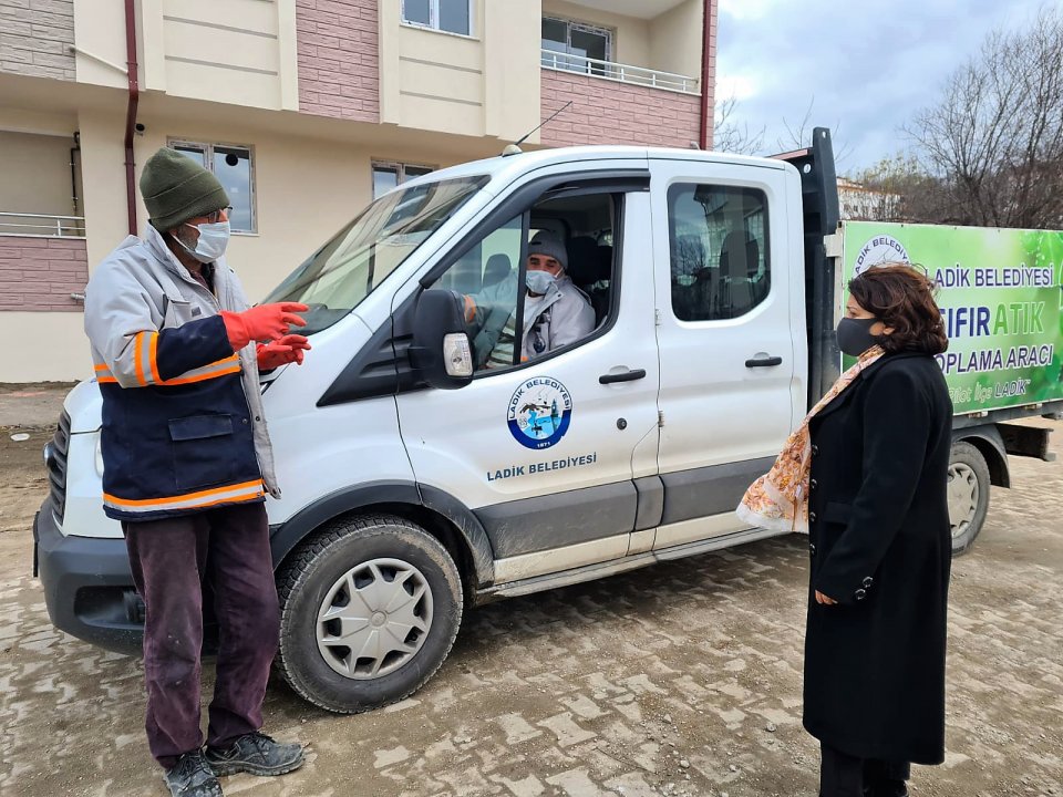 Başkan Özel Temizlik Personelini Görevleri Başında Ziyaret Etti