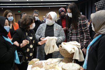 Başkan Özel Laodikea Kadın Girişimi Üretim ve İşletme Kooperatifi’nin Standında Yöresel Ürünleri Tanıttı