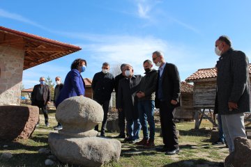 Başkan Özel Muhtarlara Çalışmaları Anlattı