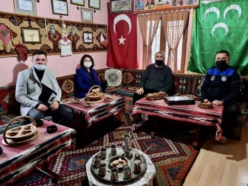 Başkan Özel Beden Eğitimi Öğretmeni Oğuz Acar’ı Ziyaret Etti