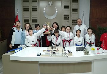 Ladik Belediyespor Taekwondo Kulübümüz Başarılarını Başkan Özel İle Paylaştı