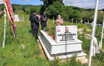 Başkan Özel Bayramda Şehit Uğur Göksu’nun Kabrini Ve Ailesini Ziyaret Etti