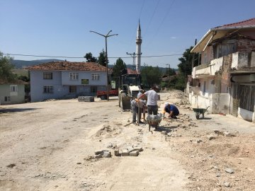 Ahmetsaray Mahallesi Meydanında Yol Bakım Çalışmaları