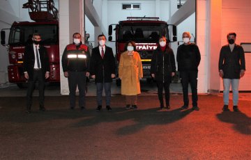 Başkan Özel Ladik İtfaiye İstasyonu’nda Nöbetçi İtfaiye Erlerinin Yeni Yılını Tebrik Etti